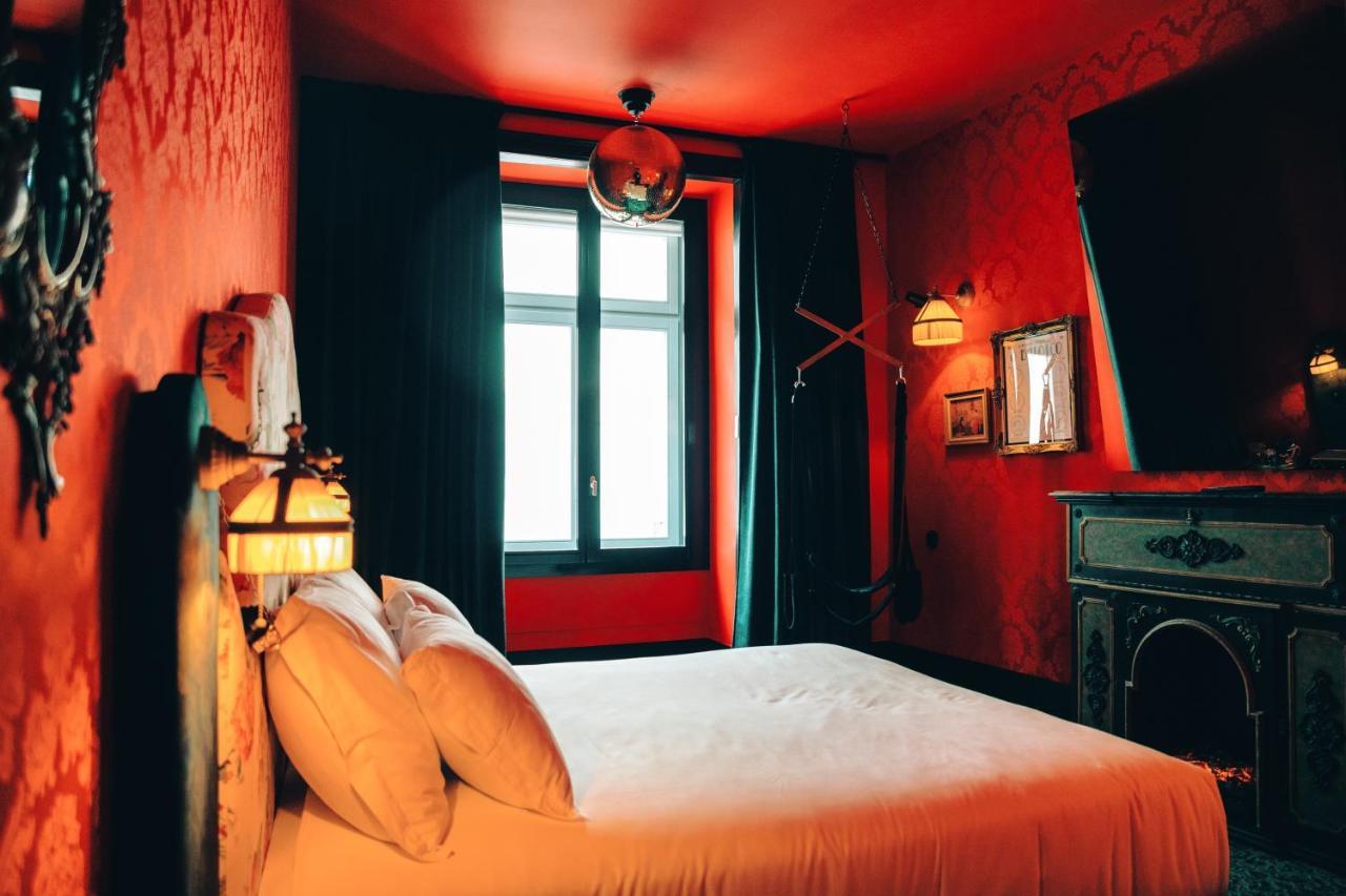 Pensao Amor Madam'S Lodge Lisbona Esterno foto